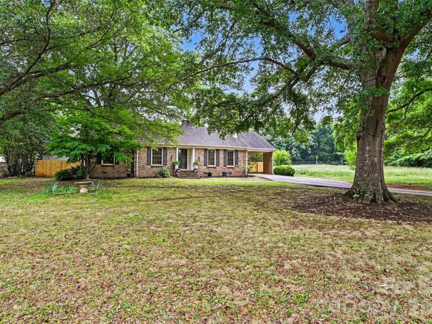 261 Sherwood Circle, Rock Hill, SC 29730.  MLS# CAR4385668, YatesRealty ID 25856. 
