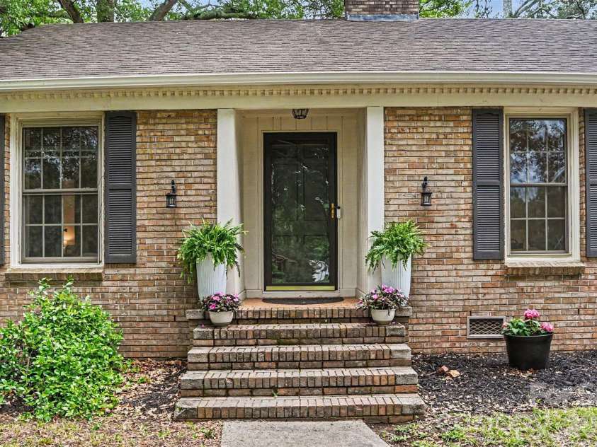 261 Sherwood Circle, Rock Hill, SC 29730.  MLS# CAR4385668, YatesRealty ID 25856. 