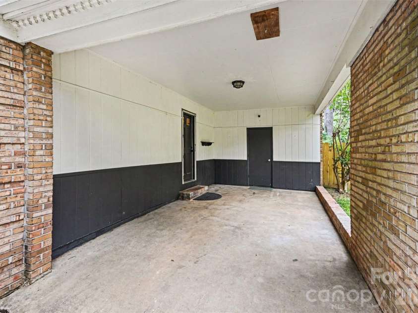 261 Sherwood Circle, Rock Hill, SC 29730.  MLS# CAR4385668, YatesRealty ID 25856. 
