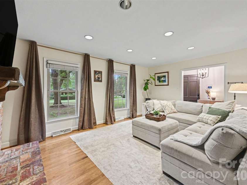 261 Sherwood Circle, Rock Hill, SC 29730.  MLS# CAR4385668, YatesRealty ID 25856. 