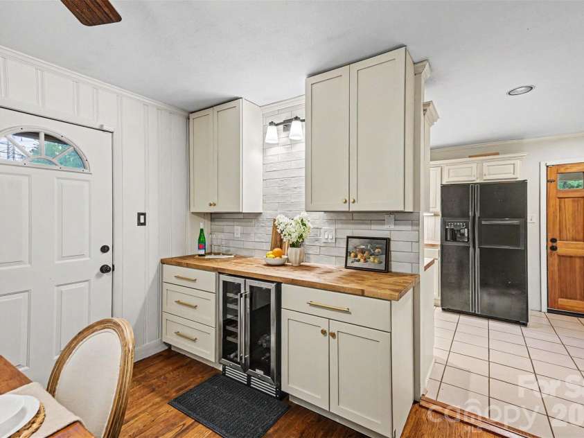 261 Sherwood Circle, Rock Hill, SC 29730.  MLS# CAR4385668, YatesRealty ID 25856. 