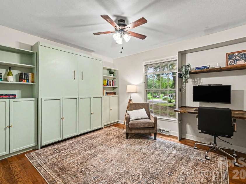 261 Sherwood Circle, Rock Hill, SC 29730.  MLS# CAR4385668, YatesRealty ID 25856. 