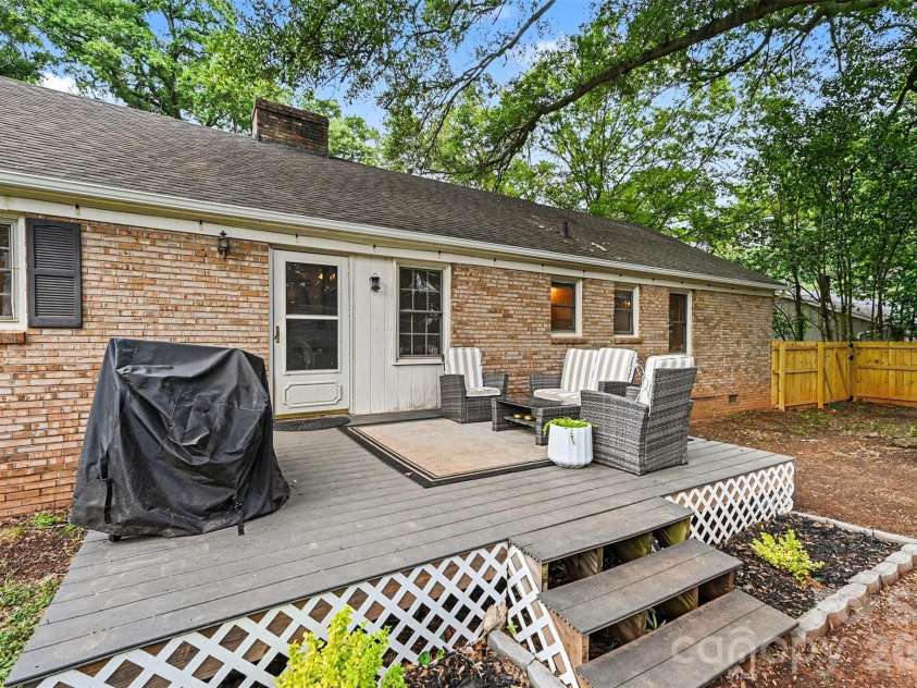 261 Sherwood Circle, Rock Hill, SC 29730.  MLS# CAR4385668, YatesRealty ID 25856. 
