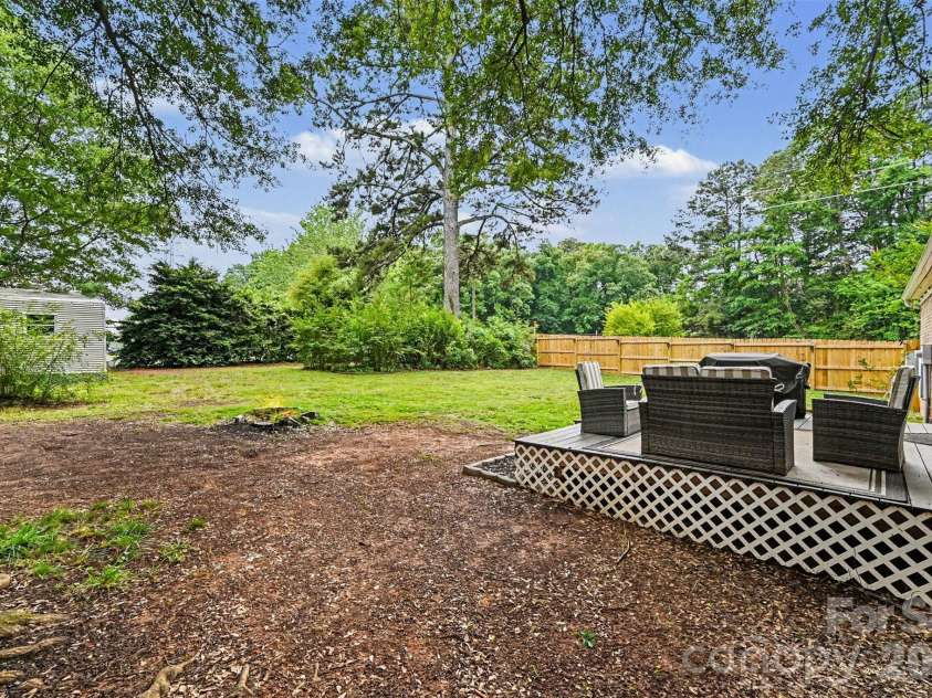 261 Sherwood Circle, Rock Hill, SC 29730.  MLS# CAR4385668, YatesRealty ID 25856. 