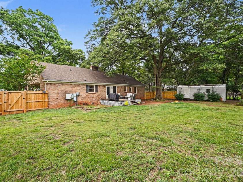 261 Sherwood Circle, Rock Hill, SC 29730.  MLS# CAR4385668, YatesRealty ID 25856. 
