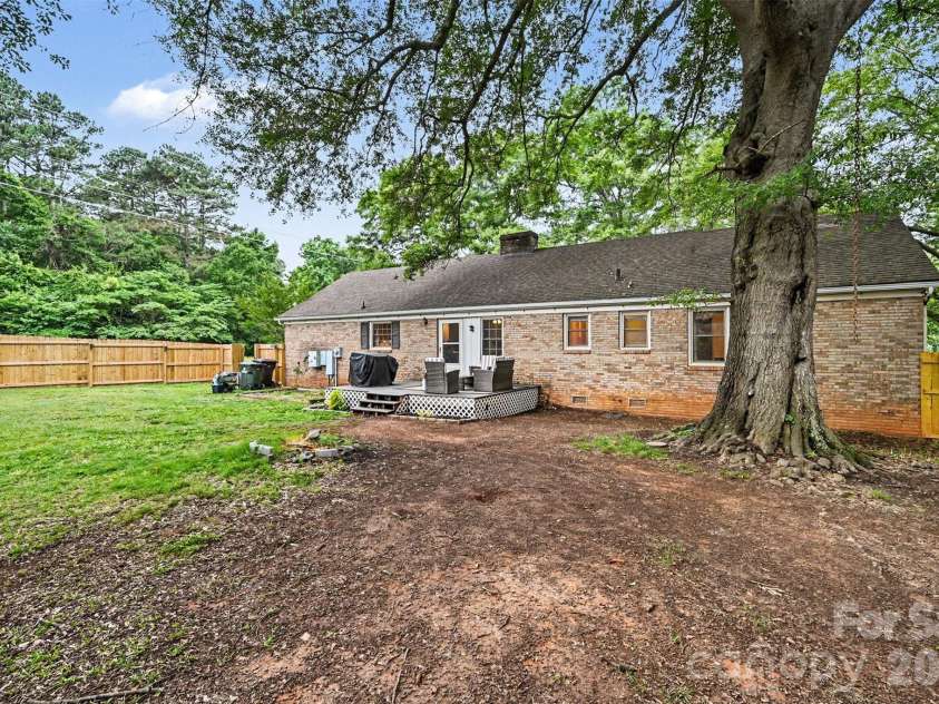 261 Sherwood Circle, Rock Hill, SC 29730.  MLS# CAR4385668, YatesRealty ID 25856. 