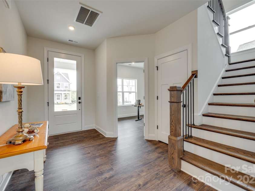 18011 Wilbanks Drive, Charlotte, NC 28278.  MLS# CAR4256574, YatesRealty ID 25857. A bright and welcoming entry and open sightlines to the rest of the home.