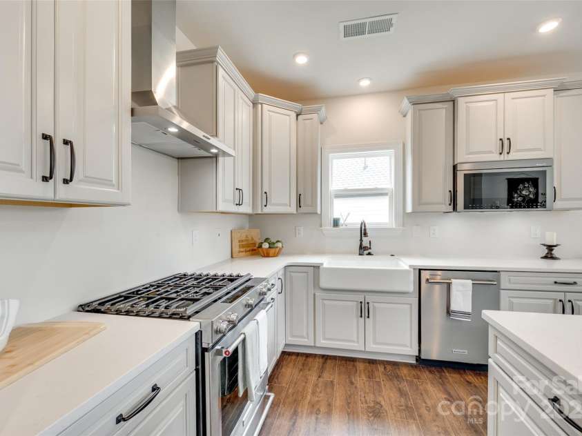18011 Wilbanks Drive, Charlotte, NC 28278.  MLS# CAR4256574, YatesRealty ID 25857. Sleek, modern kitchen with stainless appliances and crisp white cabinetry.