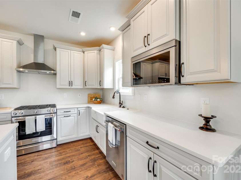 18011 Wilbanks Drive, Charlotte, NC 28278.  MLS# CAR4256574, YatesRealty ID 25857. Sleek, modern kitchen with stainless appliances and crisp white cabinetry.