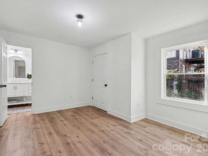 353 Kelly Street, Statesville, NC 28677.  MLS# CAR4364744, YatesRealty ID 25857. 