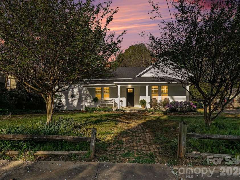 353 Kelly Street, Statesville, NC 28677.  MLS# CAR4364744, YatesRealty ID 25857. 