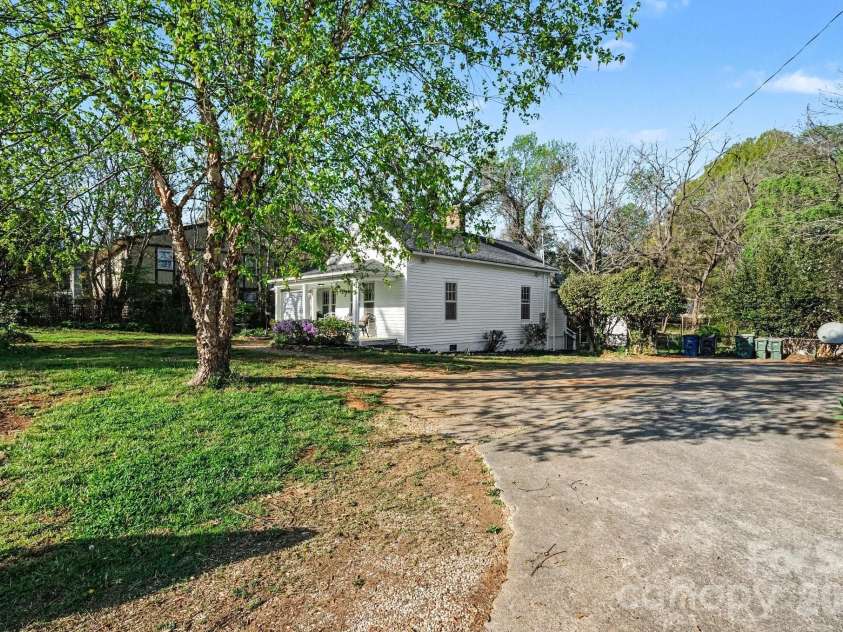353 Kelly Street, Statesville, NC 28677.  MLS# CAR4364744, YatesRealty ID 25857. 