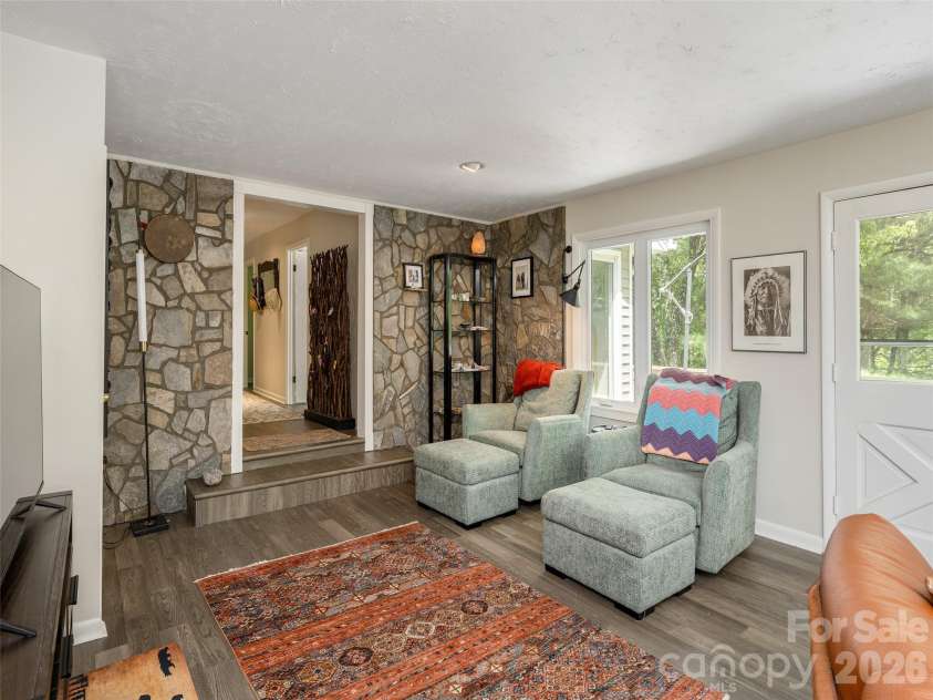 411 Patton Mountain Road, Asheville, NC 28804.  MLS# CAR4378468, YatesRealty ID 25858. 