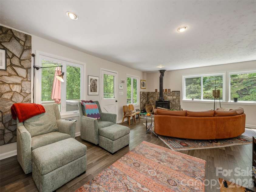 411 Patton Mountain Road, Asheville, NC 28804.  MLS# CAR4378468, YatesRealty ID 25858. 