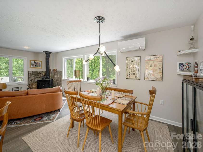 411 Patton Mountain Road, Asheville, NC 28804.  MLS# CAR4378468, YatesRealty ID 25858. 
