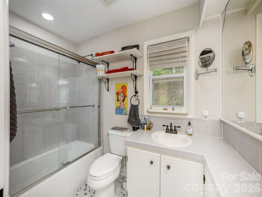 411 Patton Mountain Road, Asheville, NC 28804.  MLS# CAR4378468, YatesRealty ID 25858. 