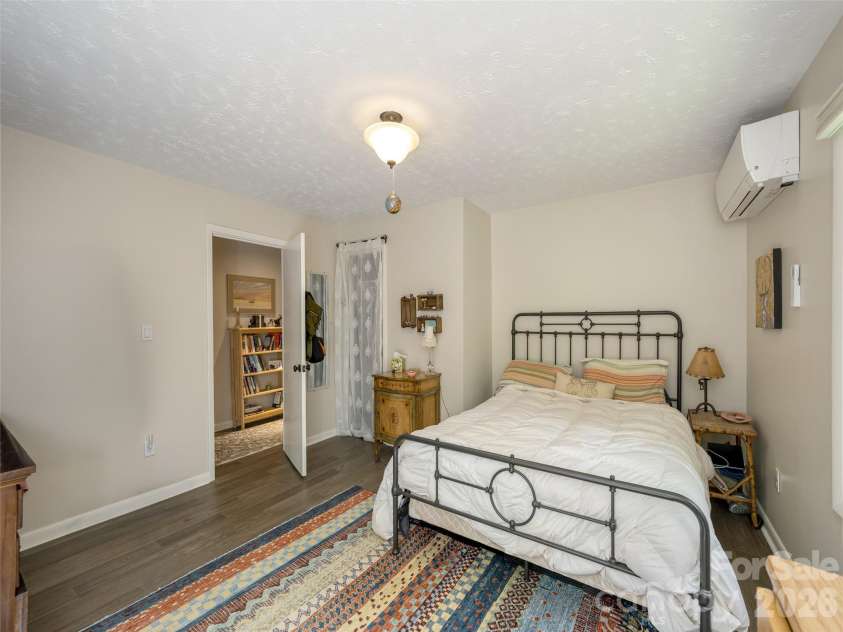 411 Patton Mountain Road, Asheville, NC 28804.  MLS# CAR4378468, YatesRealty ID 25858. 