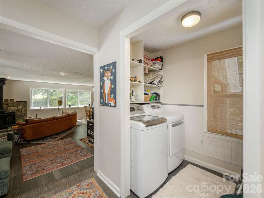 411 Patton Mountain Road, Asheville, NC 28804.  MLS# CAR4378468, YatesRealty ID 25858. 