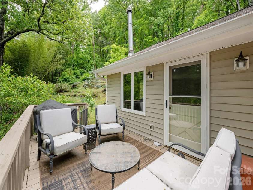 411 Patton Mountain Road, Asheville, NC 28804.  MLS# CAR4378468, YatesRealty ID 25858. 