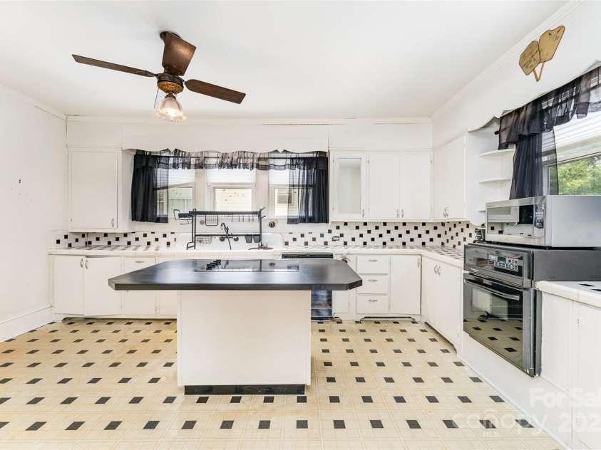 135 Corban Avenue, Concord, NC 28025.  MLS# CAR4277765, YatesRealty ID 25859. 