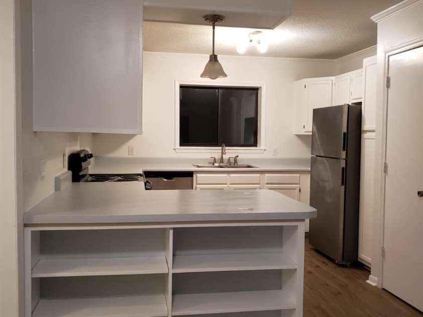 33 Lake Drive, Hendersonville, NC 28739.  MLS# CAR4327825, YatesRealty ID 2586. 