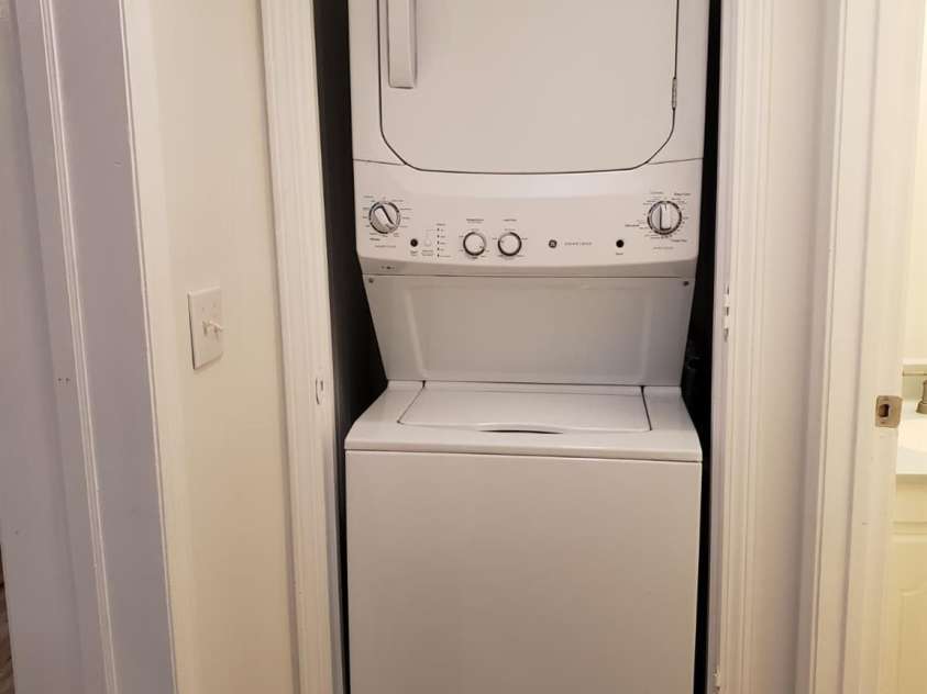 33 Lake Drive, Hendersonville, NC 28739.  MLS# CAR4327825, YatesRealty ID 2586. 