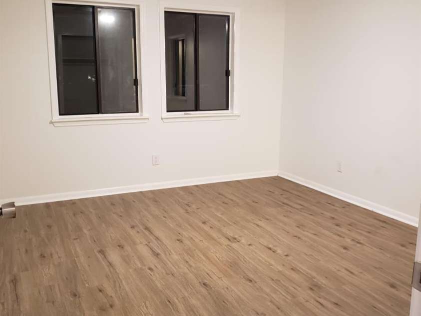 33 Lake Drive, Hendersonville, NC 28739.  MLS# CAR4327825, YatesRealty ID 2586. 