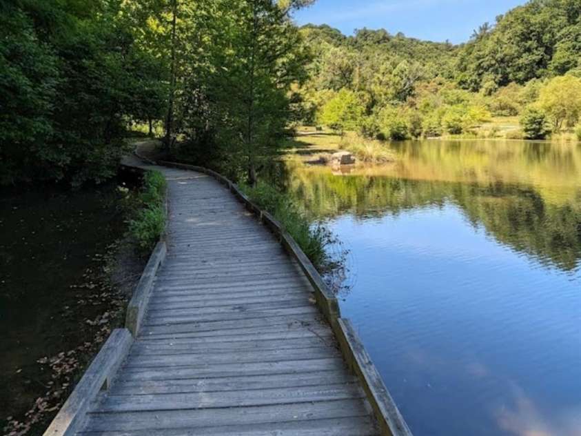 33 Lake Drive, Hendersonville, NC 28739.  MLS# CAR4327825, YatesRealty ID 2586. 