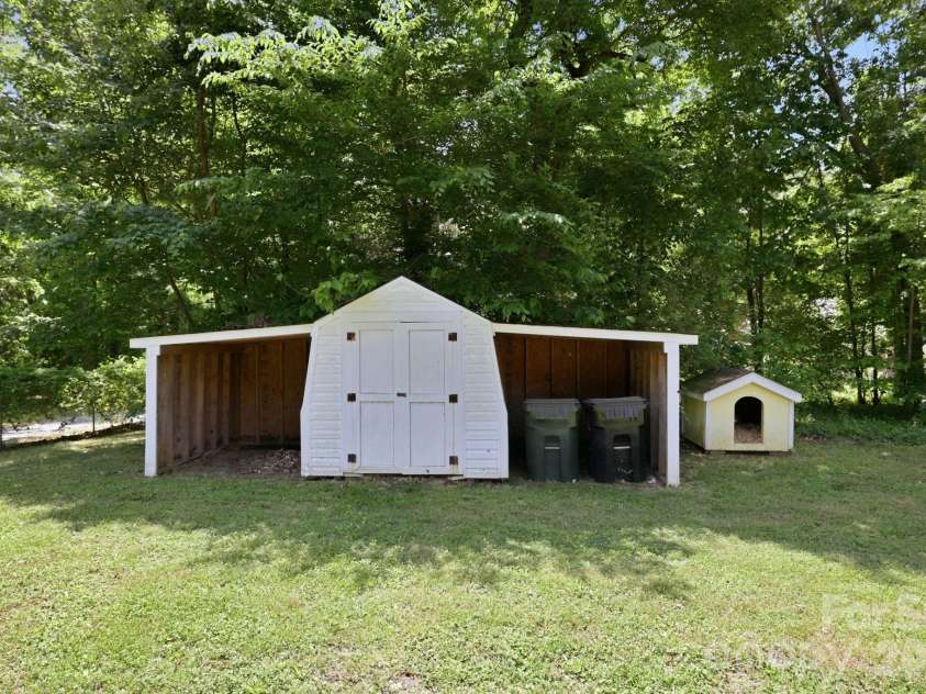 2313 Raccoon Run, Monroe, NC 28110.  MLS# CAR4376893, YatesRealty ID 25861. 