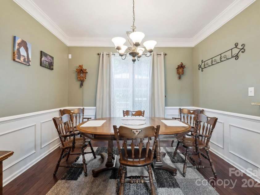 16337 Greybriar Forest Lane, Charlotte, NC 28278.  MLS# CAR4321369, YatesRealty ID 25862. Dinning room