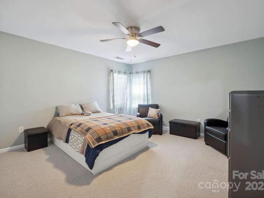 16337 Greybriar Forest Lane, Charlotte, NC 28278.  MLS# CAR4321369, YatesRealty ID 25862. Upstairs bedroom