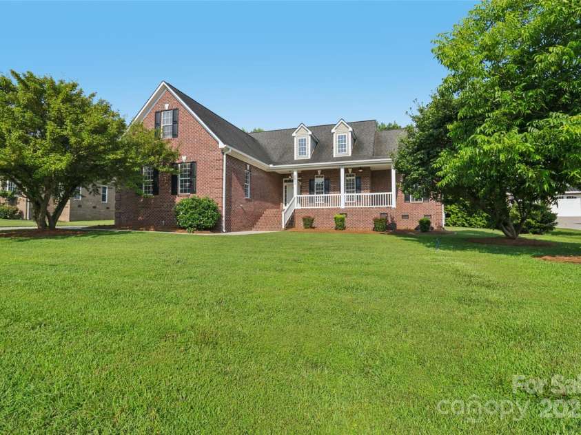 2411 Stoney Run Drive, Oakboro, NC 28129.  MLS# CAR4275000, YatesRealty ID 25863. 