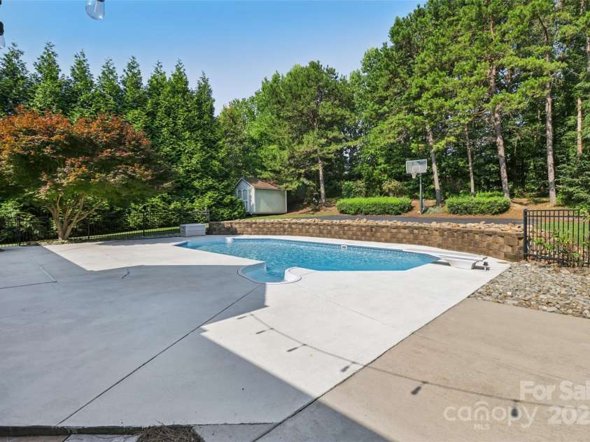 2411 Stoney Run Drive, Oakboro, NC 28129.  MLS# CAR4275000, YatesRealty ID 25863. 