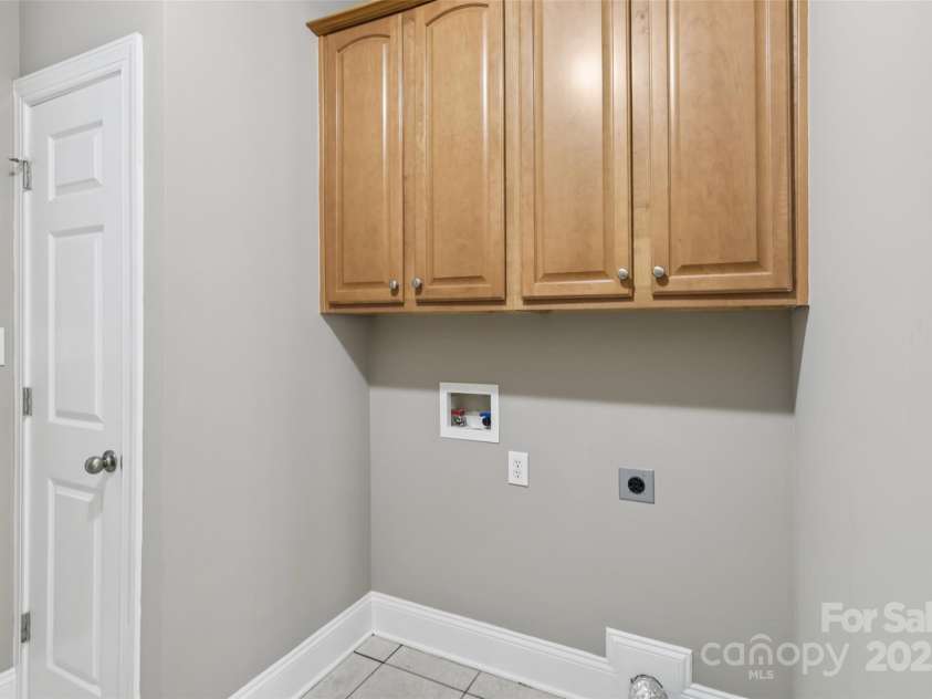 2411 Stoney Run Drive, Oakboro, NC 28129.  MLS# CAR4275000, YatesRealty ID 25863. 