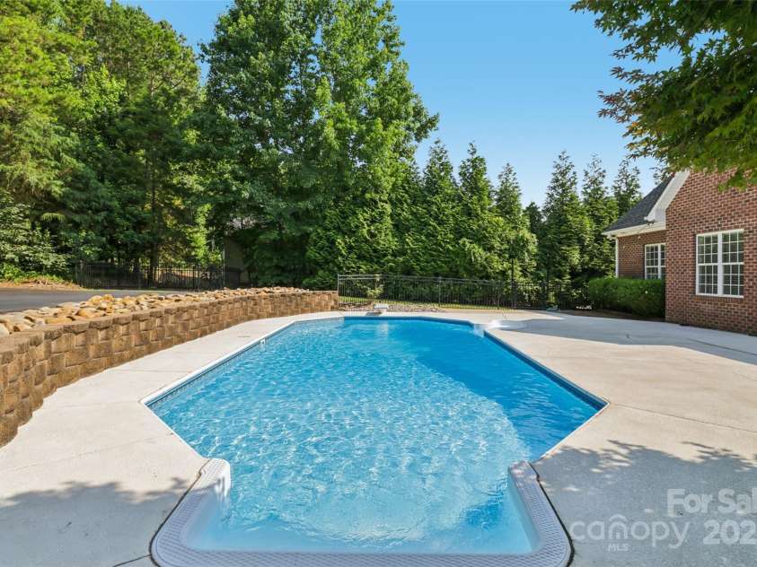 2411 Stoney Run Drive, Oakboro, NC 28129.  MLS# CAR4275000, YatesRealty ID 25863. 