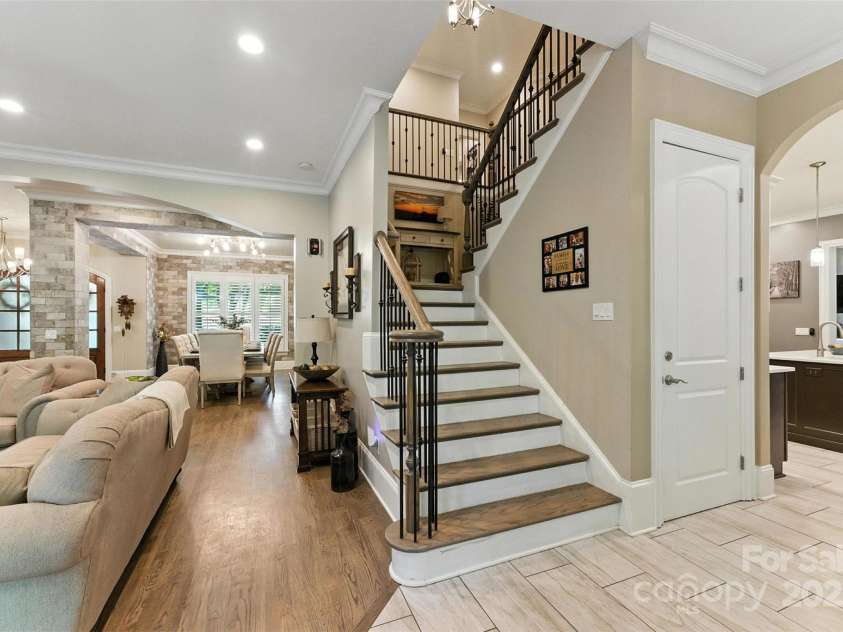 10007 Hillspring Drive, Huntersville, NC 28078.  MLS# CAR4272682, YatesRealty ID 25864. 