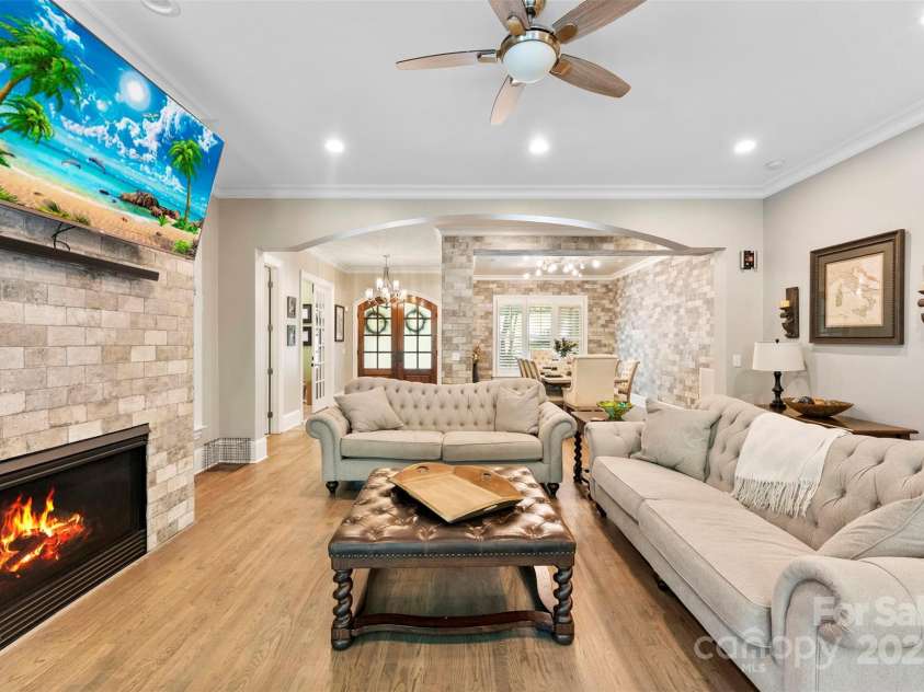 10007 Hillspring Drive, Huntersville, NC 28078.  MLS# CAR4272682, YatesRealty ID 25864. Inviting Great Room with a beautiful fireplace and seamless access to the screened porch and oversize deck