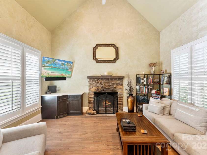 10007 Hillspring Drive, Huntersville, NC 28078.  MLS# CAR4272682, YatesRealty ID 25864. Keeping Room off the kitchen for cozy gatherings