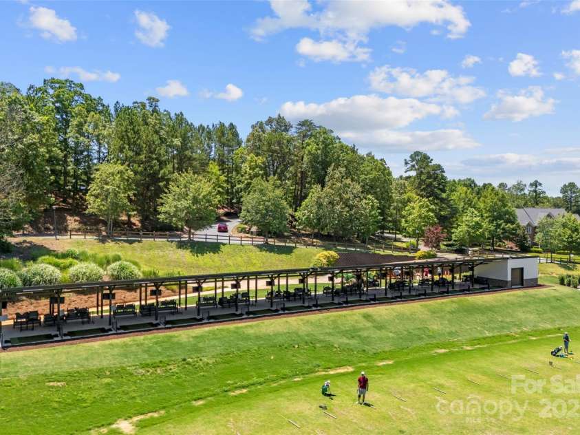 10007 Hillspring Drive, Huntersville, NC 28078.  MLS# CAR4272682, YatesRealty ID 25864. Putting Tee just steps from home