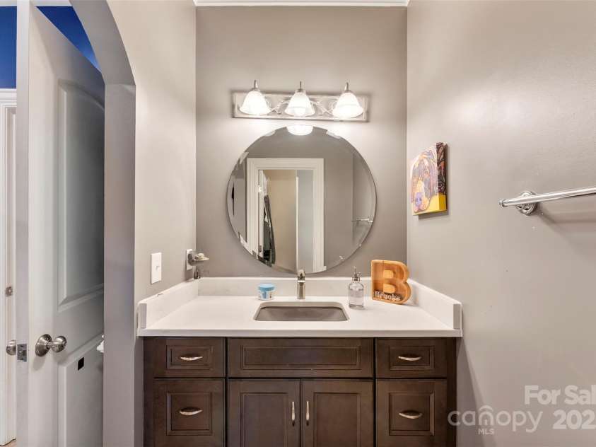 10007 Hillspring Drive, Huntersville, NC 28078.  MLS# CAR4272682, YatesRealty ID 25864. Secondary bedrooms with seperate sink vanity areas with private toilet shower area