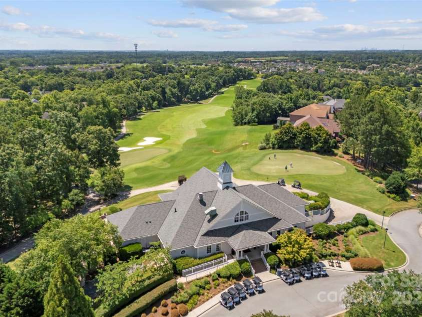 10007 Hillspring Drive, Huntersville, NC 28078.  MLS# CAR4272682, YatesRealty ID 25864. Skybrook Colf Club, steps from home