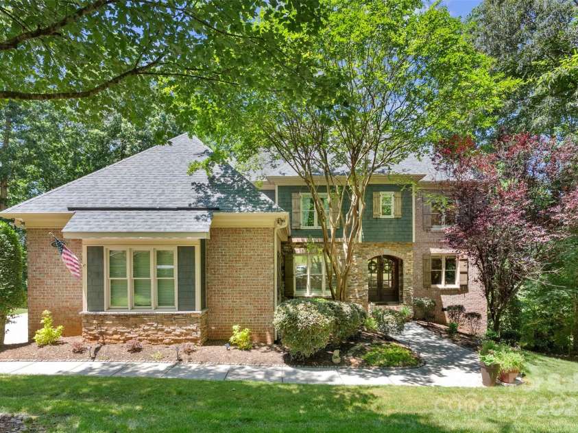 10007 Hillspring Drive, Huntersville, NC 28078.  MLS# CAR4272682, YatesRealty ID 25864. Welcome Home!