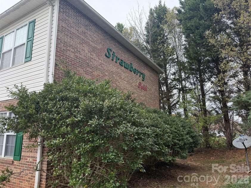 1310 and 1323 14th Street Drive, Hickory, NC 28601.  MLS# CAR4386350, YatesRealty ID 25864. 