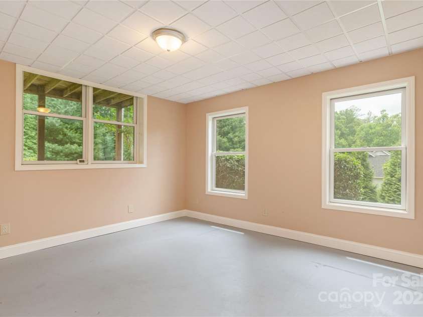 178 Crystal Heights Drive, Hendersonville, NC 28739.  MLS# CAR4267649, YatesRealty ID 25865. Basement - semi finished