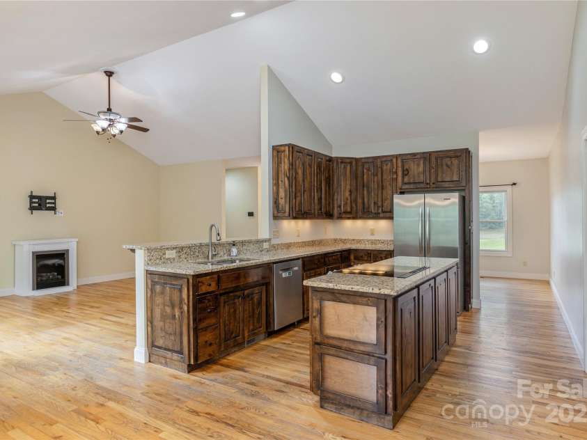 178 Crystal Heights Drive, Hendersonville, NC 28739.  MLS# CAR4267649, YatesRealty ID 25865. Kitchen