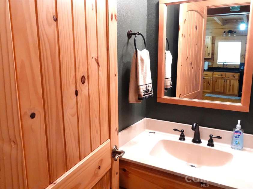 53 Osprey Lane, Nebo, NC 28761.  MLS# CAR4377357, YatesRealty ID 25865. Half bath main level