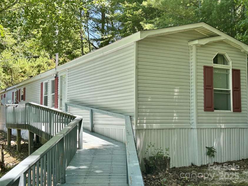 572 Blue Ridge Gem Stone Road, Spruce Pine, NC 28777.  MLS# CAR4279769, YatesRealty ID 25866. 