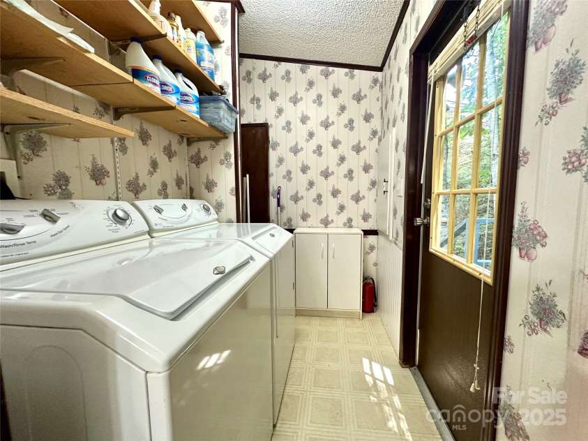 572 Blue Ridge Gem Stone Road, Spruce Pine, NC 28777.  MLS# CAR4279769, YatesRealty ID 25866. 