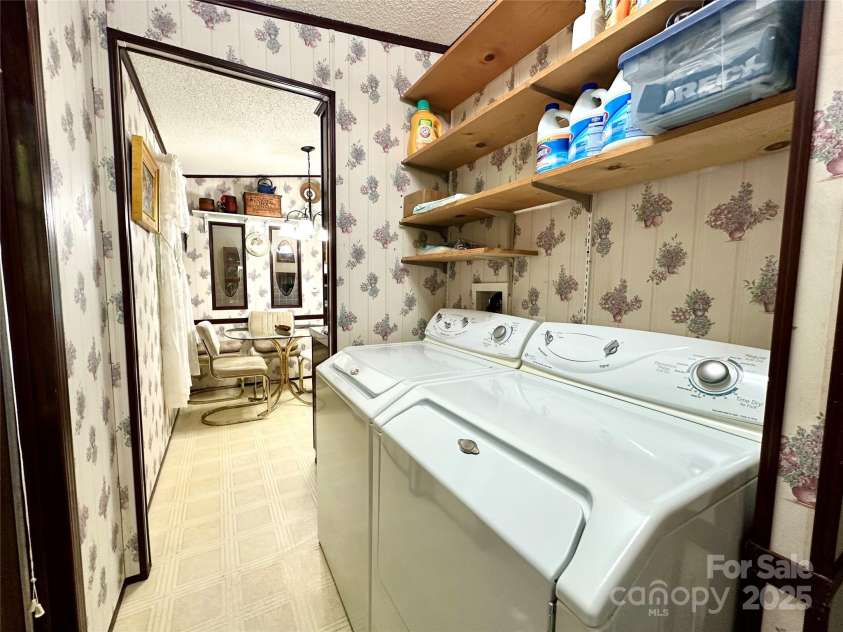 572 Blue Ridge Gem Stone Road, Spruce Pine, NC 28777.  MLS# CAR4279769, YatesRealty ID 25866. 