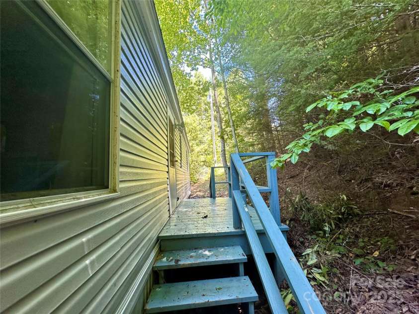 572 Blue Ridge Gem Stone Road, Spruce Pine, NC 28777.  MLS# CAR4279769, YatesRealty ID 25866. 